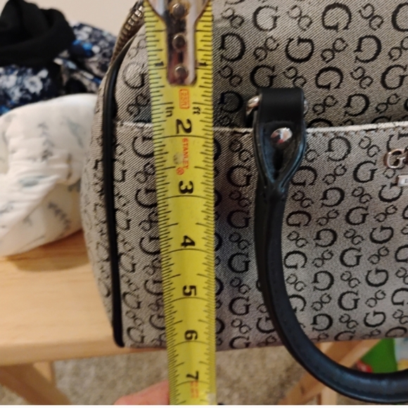 Guess purse - Picture 7 of 10